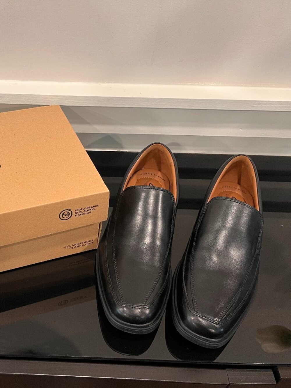 Clarks Tilden Free Black Leather Loafers – Men’s Size 8 – New in Box